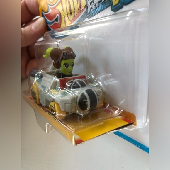 Hot Wheels Racer Verse Star Wars Diecast Car - Hera Syndulla - BRAND NEW! - Picture 4 of 5